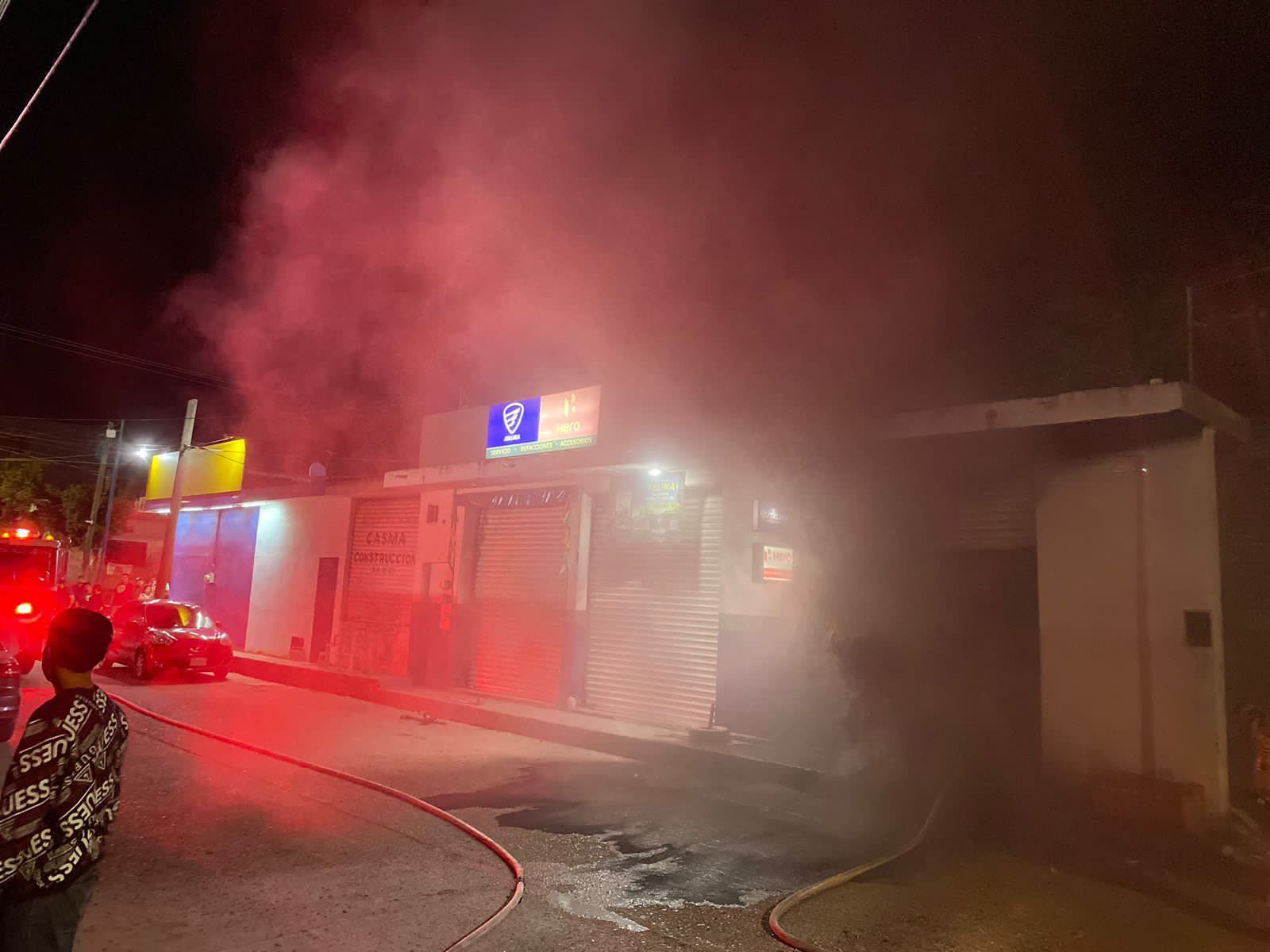 Se registra un incendio en el interior de una bodega de motocicletas en ...