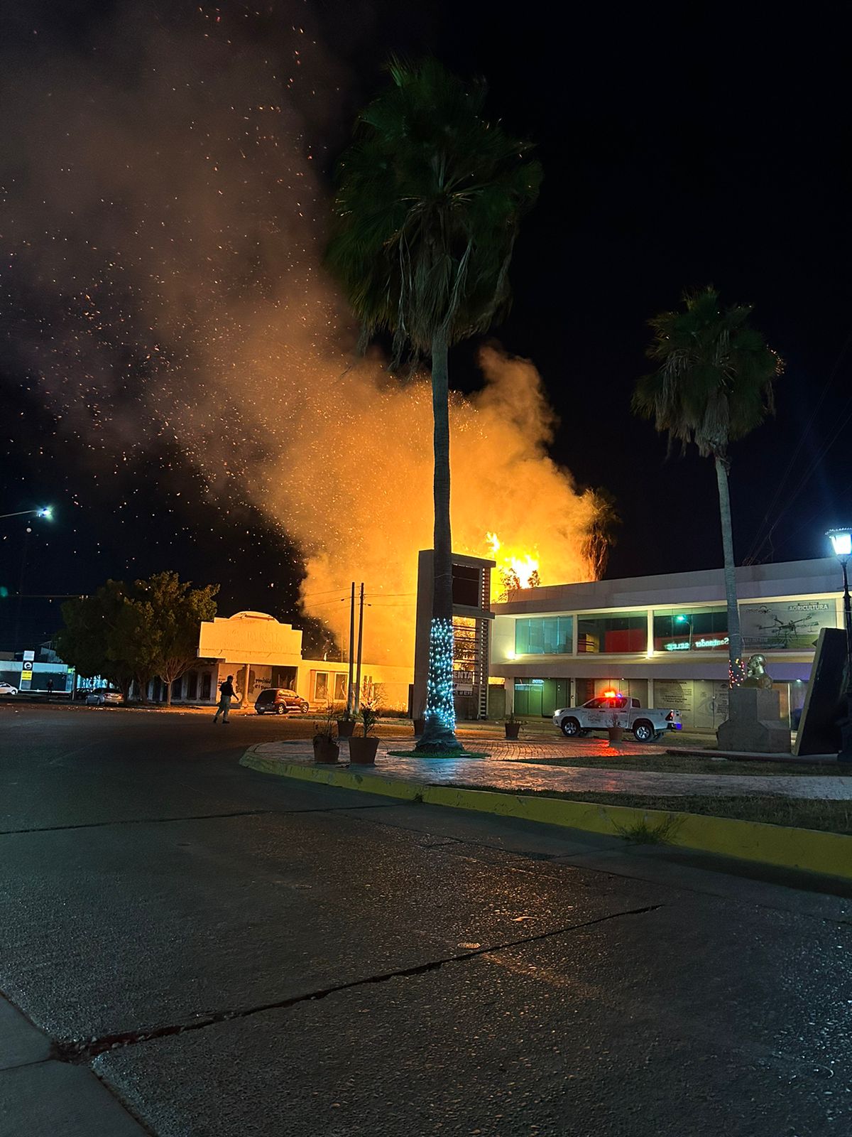 Se registra incendio a las espaldas de las instalaciones de Guardia Nacional en Los Mochis