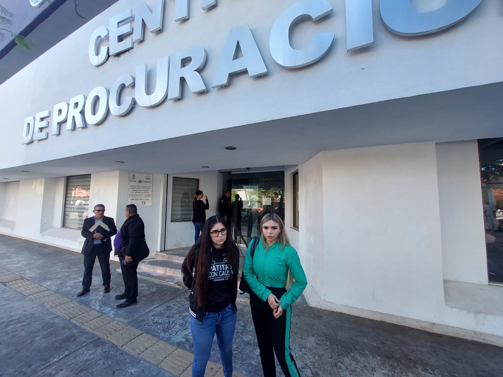 Presentan denuncia ante la Vicefiscalía por envenenamiento de perros en la playa de El Maviri