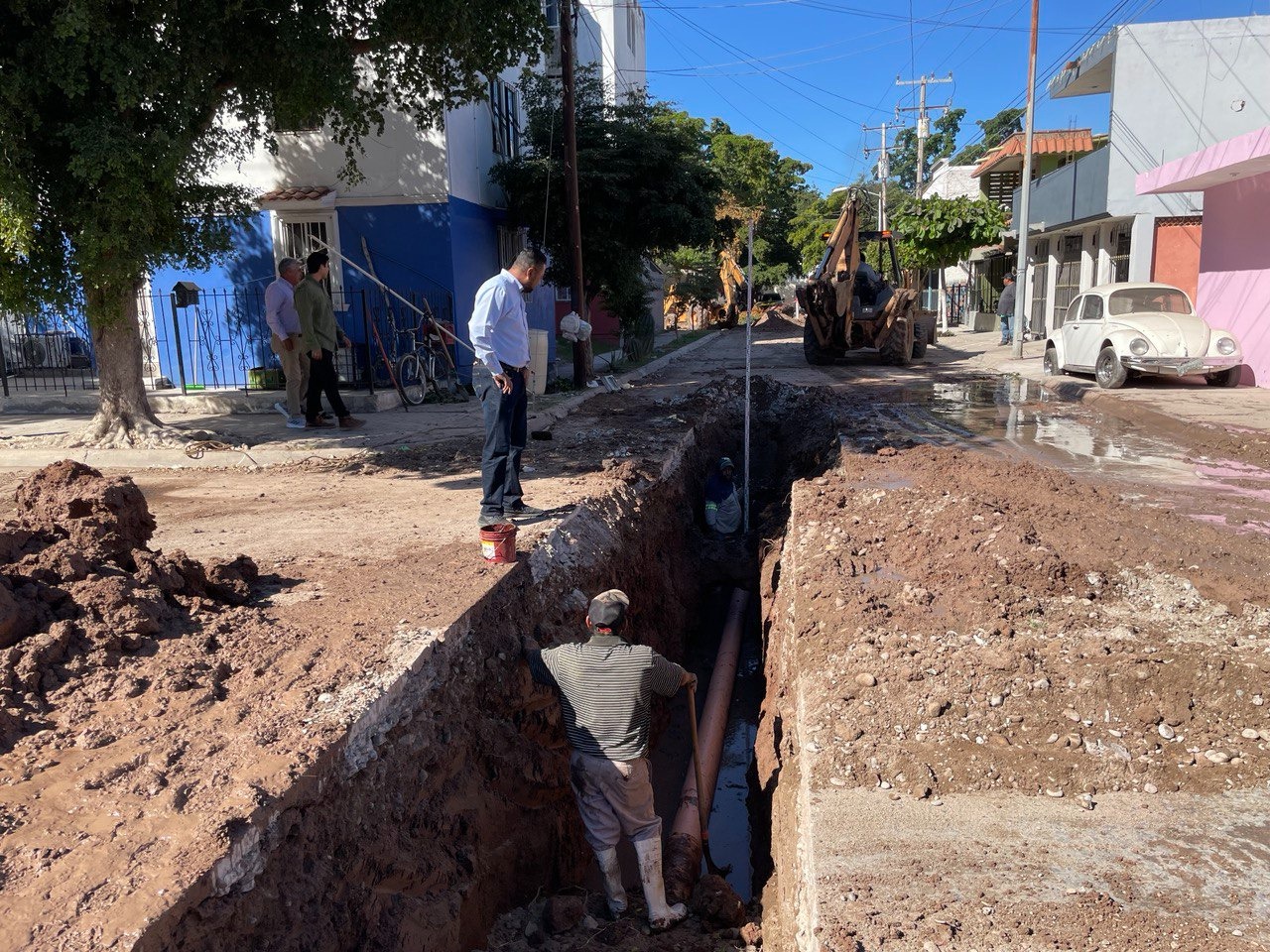 Inician obras de rehabilitación de alcantarillado sanitario en el Infonavit Macapule, en Los Mochis