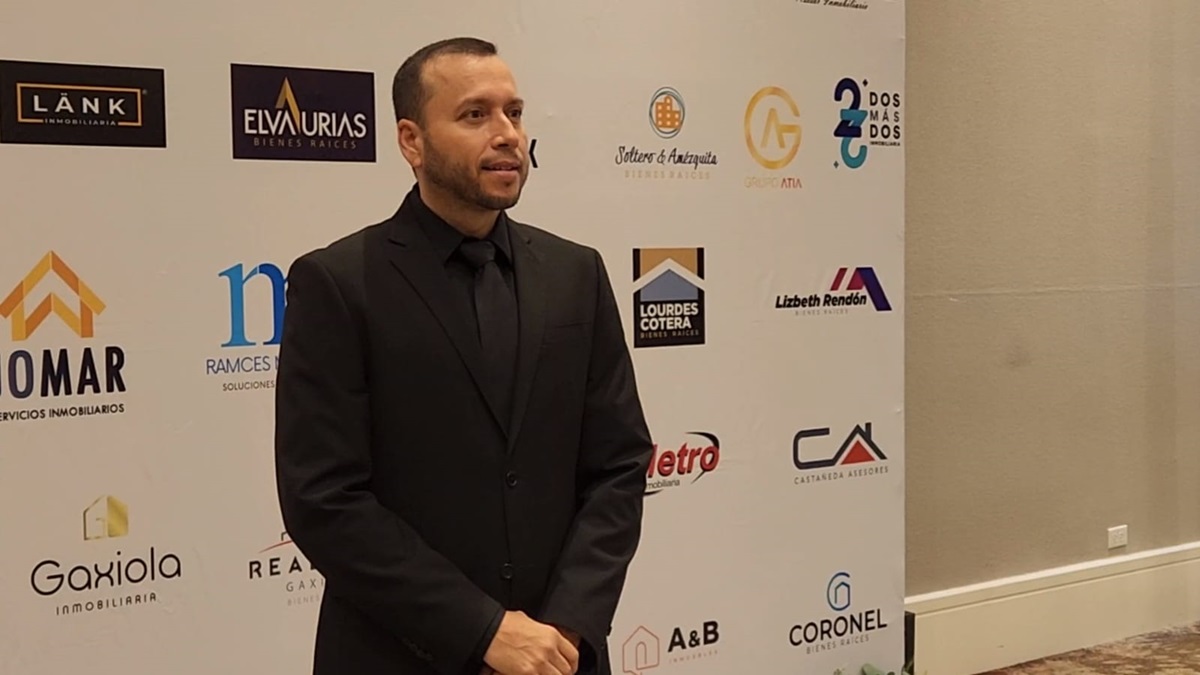 Julio Ruiz rinde protesta como presidente de la Asociación Inmobiliaria de Sinaloa