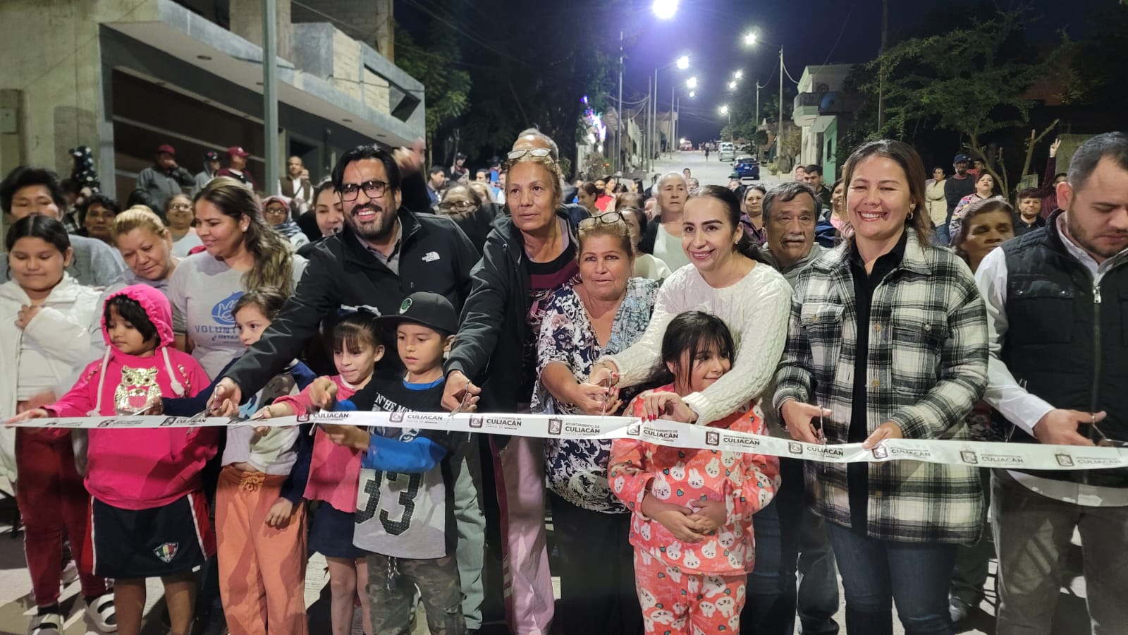 Gámez Mendívil entrega 10 calles en las colonias Proyecto Alfa y Progreso en Culiacán