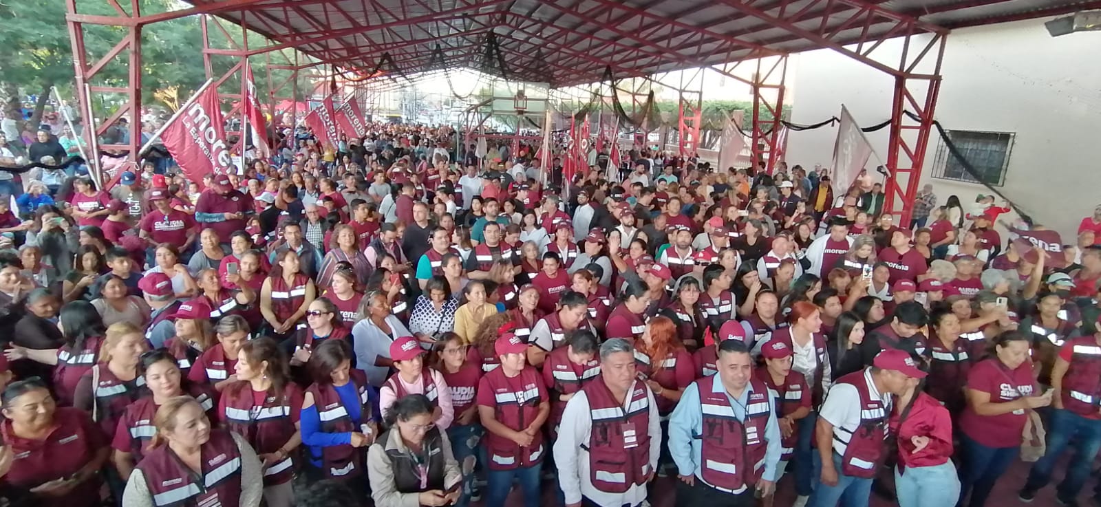 Decenas de militantes de Morena acuden al cierre de precampaña de Claudia Sheinbaum en Mazatlán