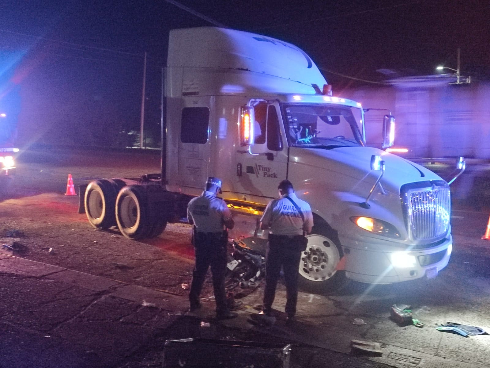 Joven motociclista es arrollado por tráiler en La Sirena, al sur de Mazatlán