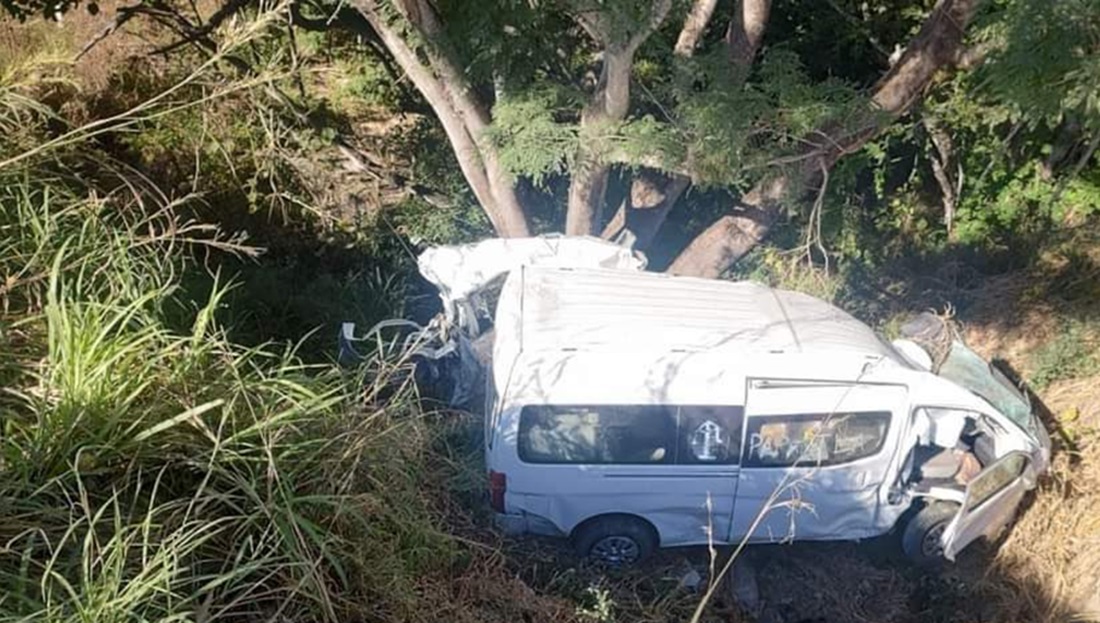 Pierden la vida en trágico choque tres servidores de la nación y otros tres resultan lesionados, en Guerrero