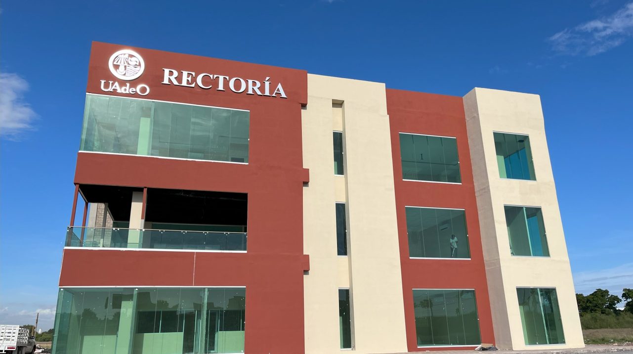 ‘Falso y desprestigia a la UAdeO’, niega rector Pedro Flores que edificio nuevo sea de cartón