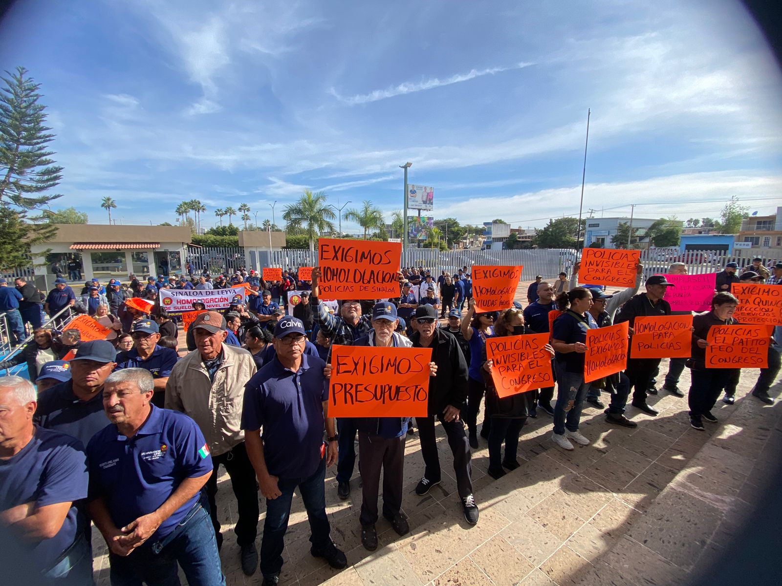 Policías activos y jubilados se plantan en el Congreso de Sinaloa; los dejan fuera del presupuesto 2024