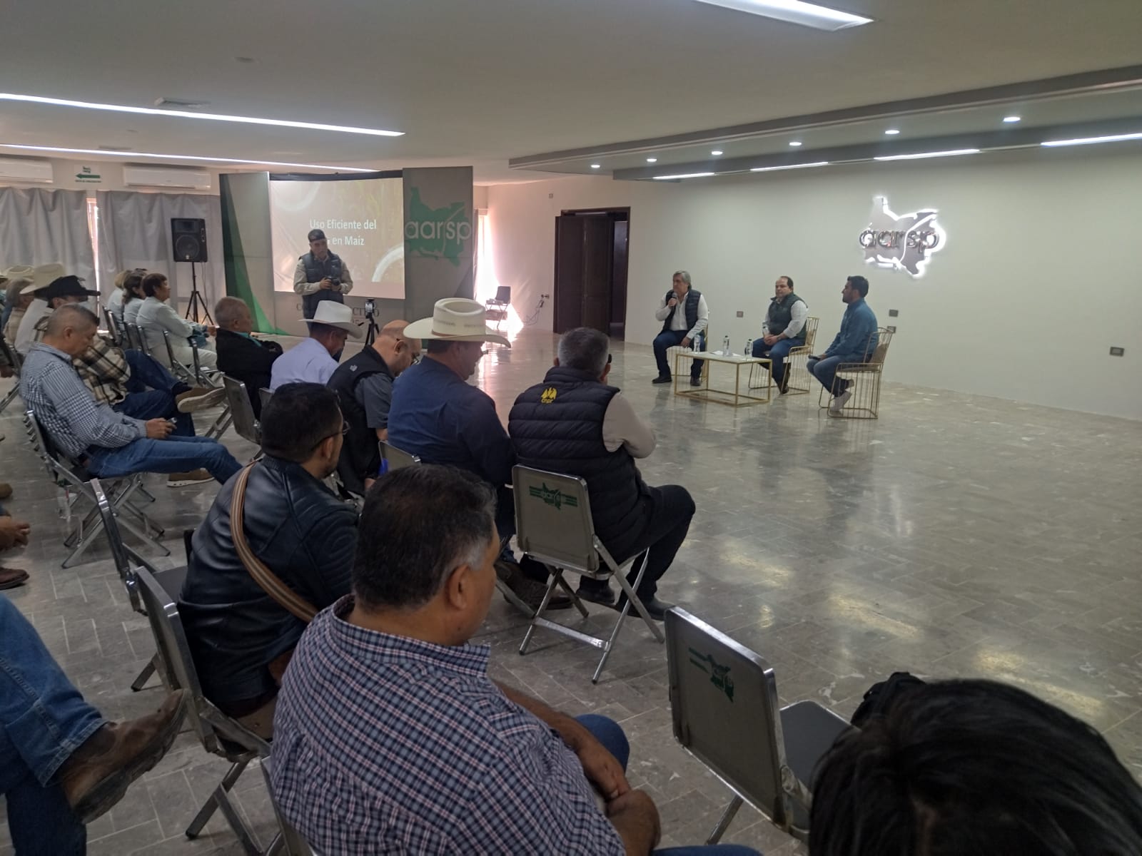 La Aarsp lleva capacitación a productores para uso eficiente de agua en riegos de maíz, en Guasave