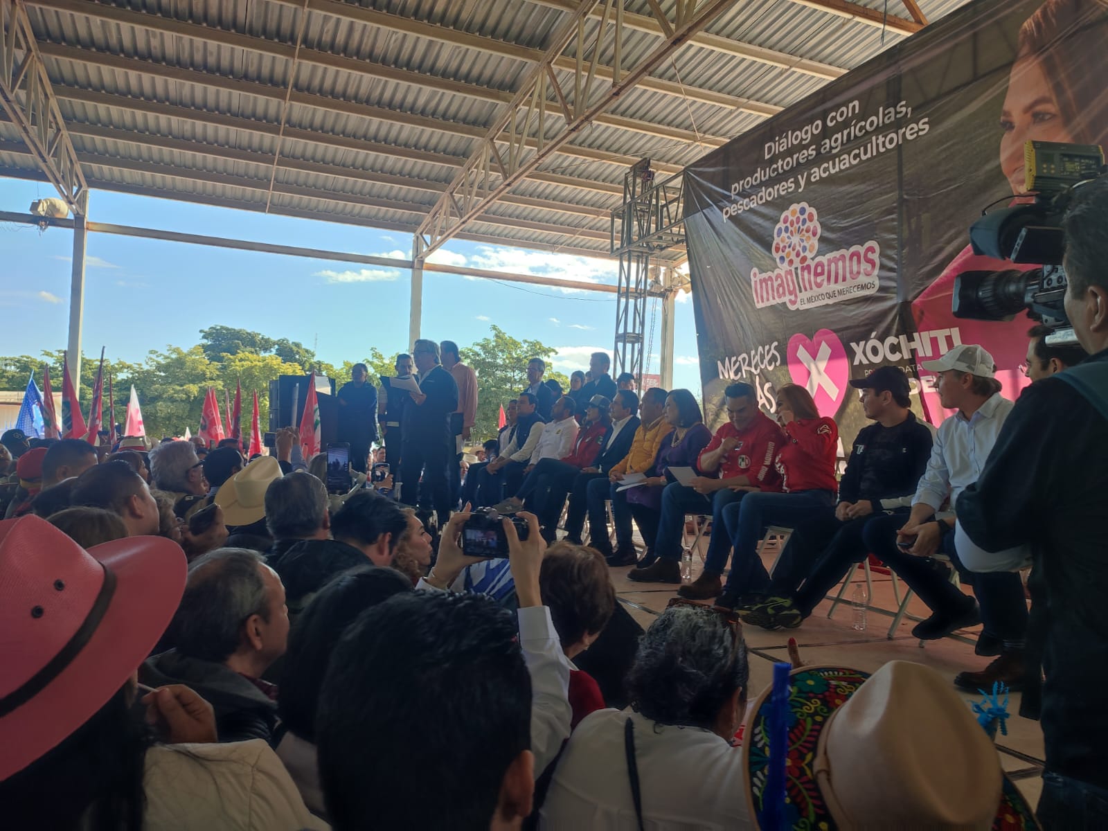 Sector agrícola de Sinaloa recibe en El Carrizo a Xóchitl Gálvez