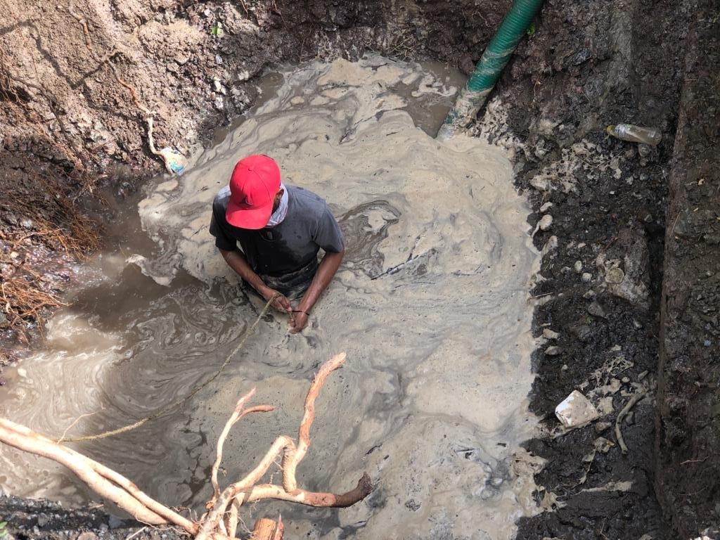Surge fuga de agua en El Zapote, Mazatlán; Jumapam logra reparar con rapidez