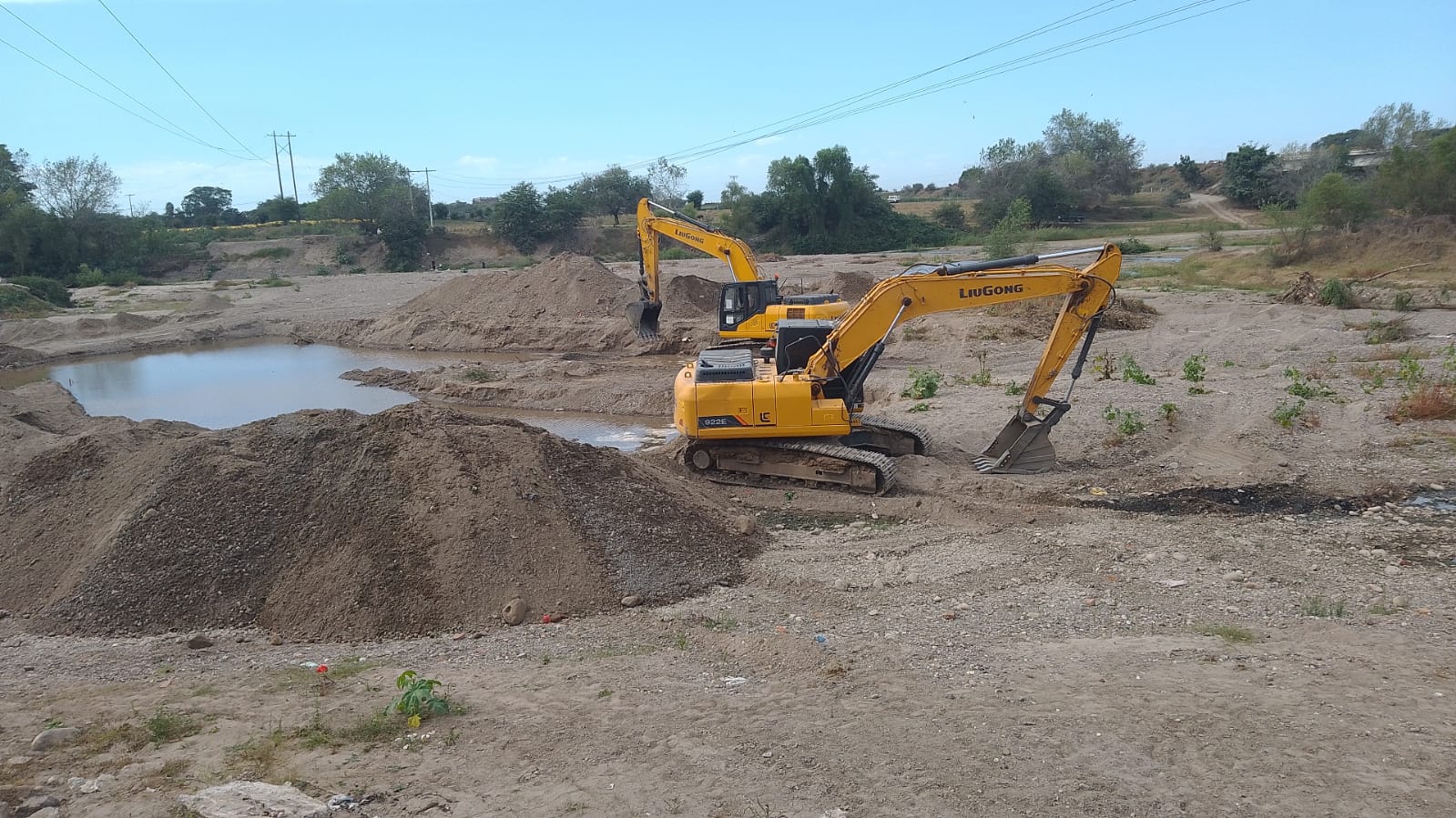 Revienta empresa tubería en Villa Unión y deja sin agua a sus habitantes