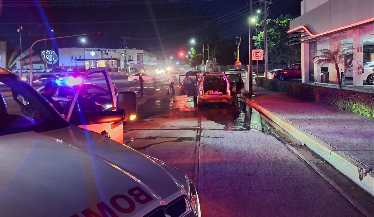 Arde camioneta y queda en pérdida total por el Pedro Infante en Culiacán