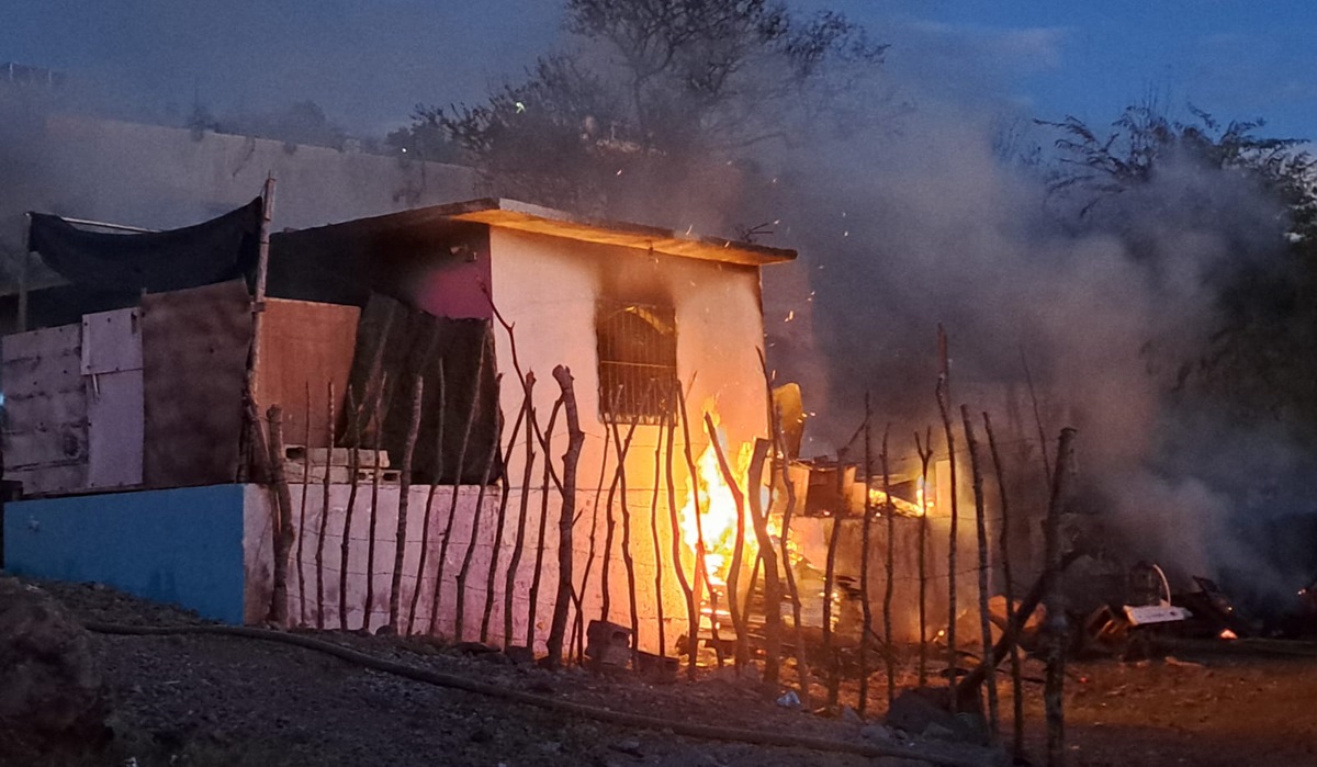 Arde domicilio en la colonia Las Coloradas de Culiacán; los propietarios lo pierden todo
