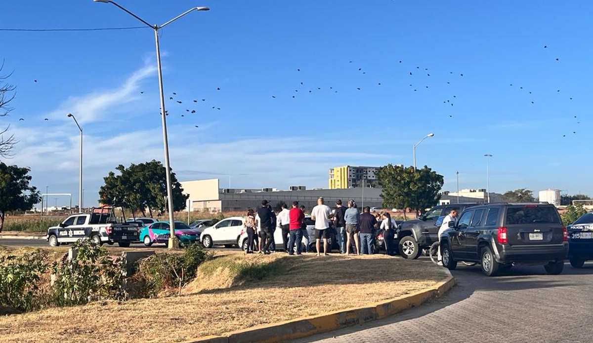 Casi de manera simultánea se registran dos choques en la Avenida del Delfín, en Mazatlán