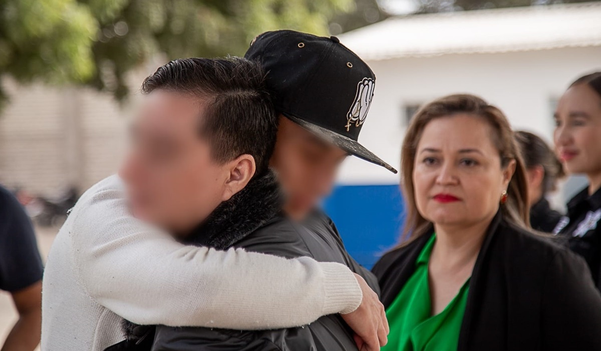 Tras 14 años de búsqueda, Dulce Irene se reencuentra con sus dos hijos y su mamá en Caborca, Sonora