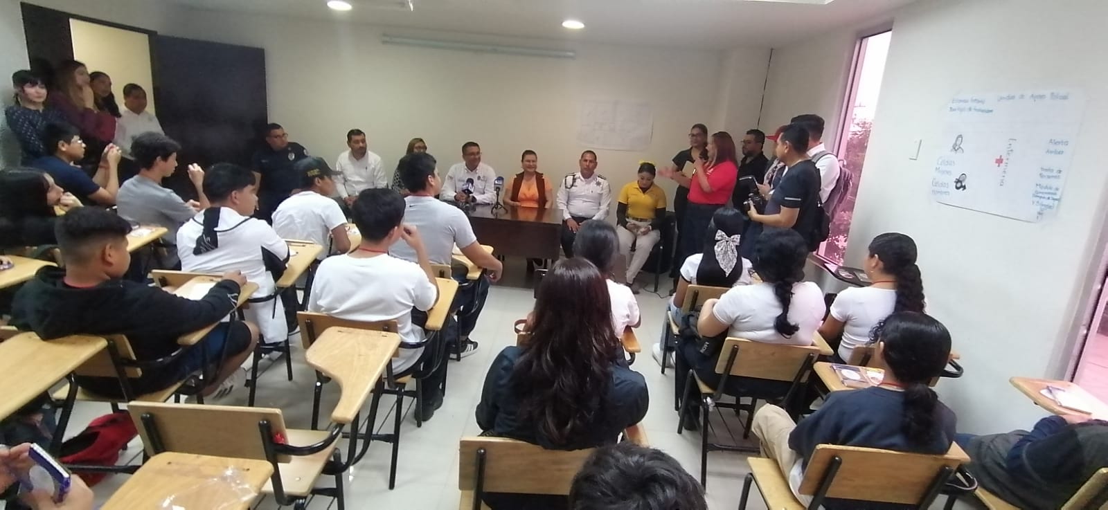 Jóvenes de secundaria y preparatoria en Mazatlán toman el taller ‘Conéctate Conmigo’ de la SSPyTM