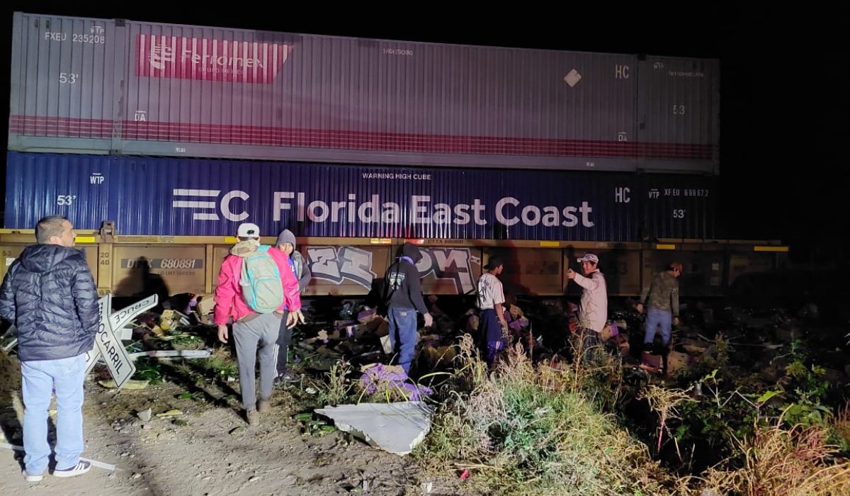 Tren arrolla a caja de tráiler cargado de calabaza en Angostura