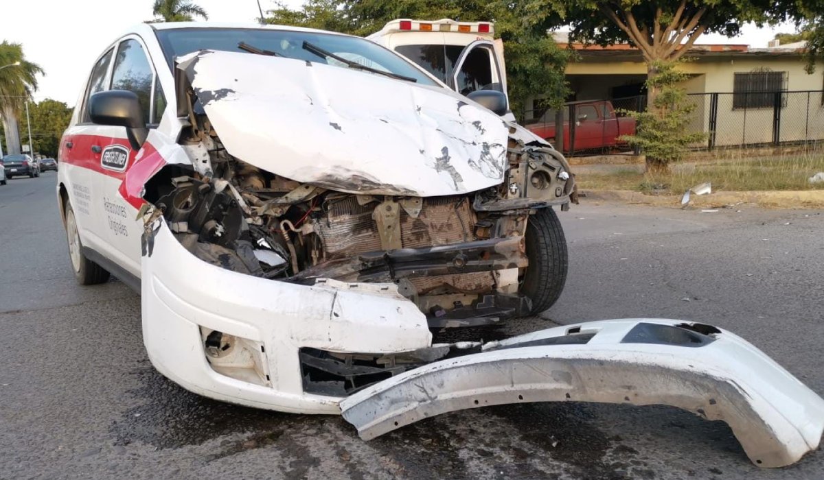Se registra choque en céntricas calles de Los Mochis; hay un lesionado