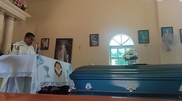 Se reúnen habitantes de El Tablón 2, Rosario, para dar el último adiós a Don Tino