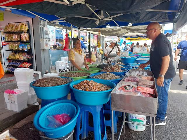 Ventas de camarón dependen más del turismo que del mazatleco: Changueras del Centro