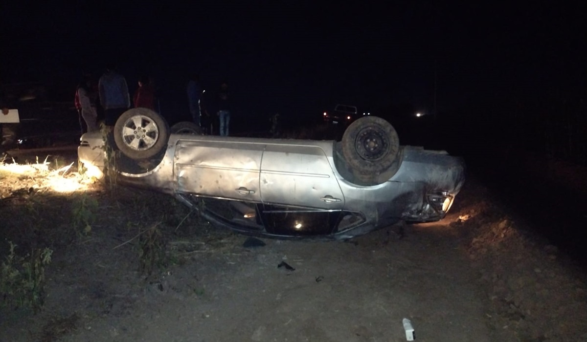 Volcadura sobre la Calle 6 en Guasave deja dos personas lesionadas