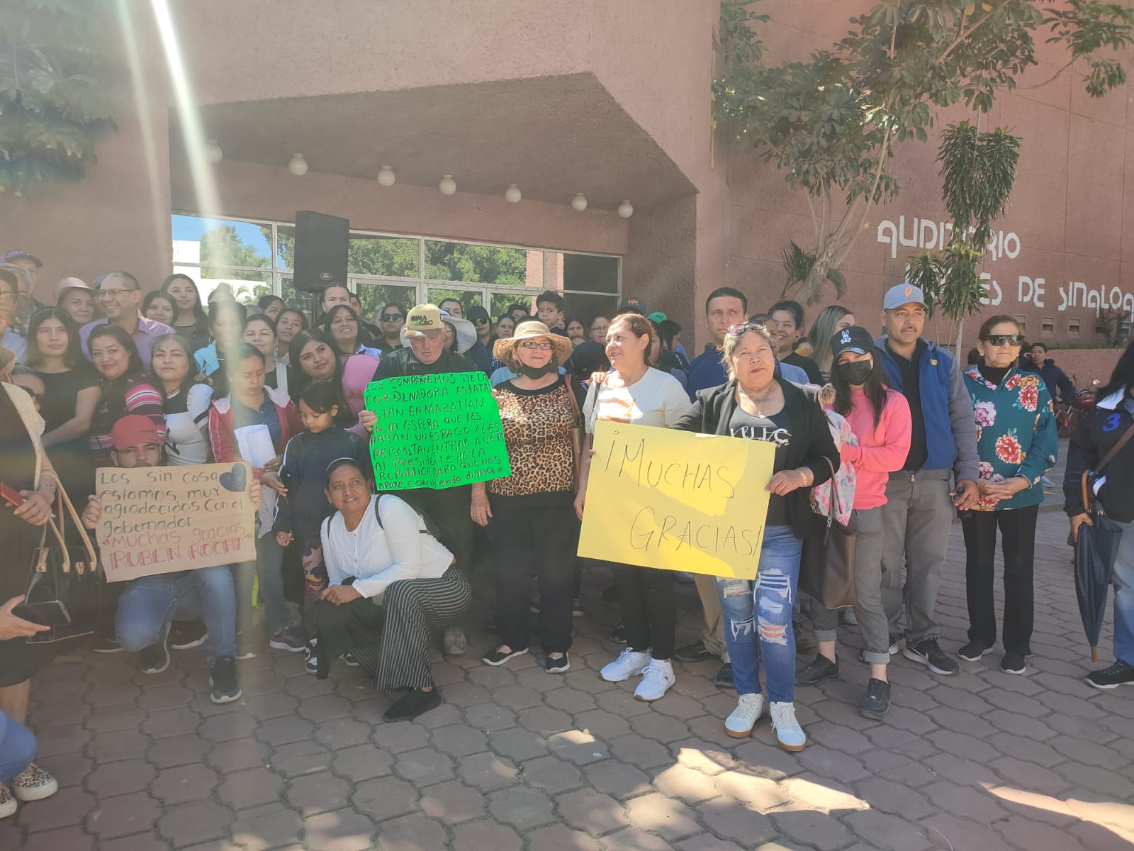 Ahora en agradecimiento, ‘Los Sin Casa’ se manifiestan en celebración, en Guasave