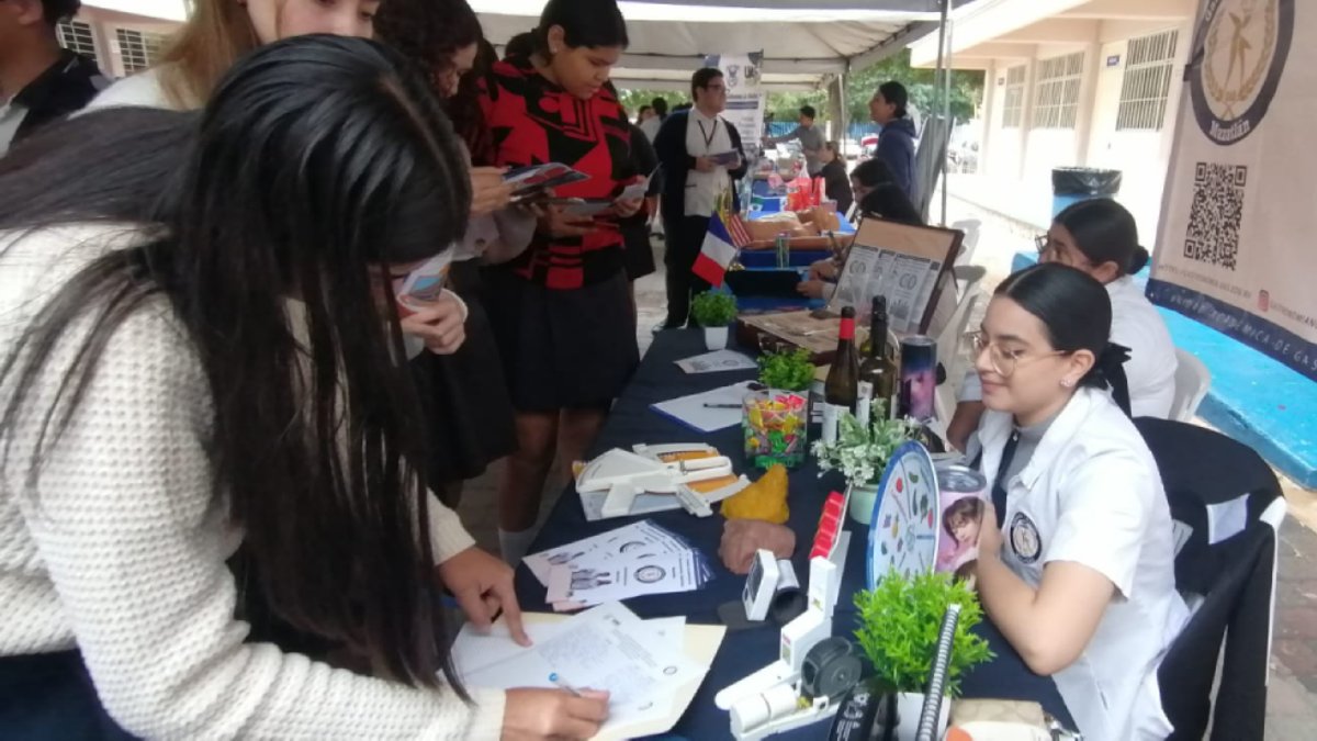 En la preparatoria Jaramillo se lleva a cabo la décimo octava muestra profesiográfica UAS 2024