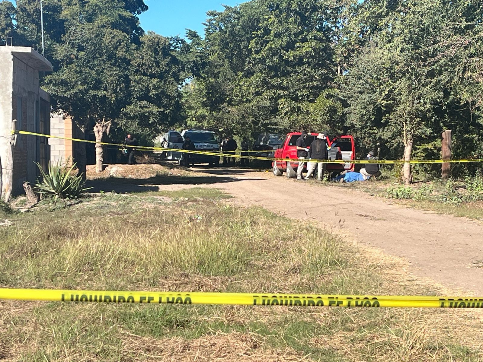 Asesinan a balazos a hombre afuera de campestre en San Pedro, Navolato; quedó junto a su camioneta