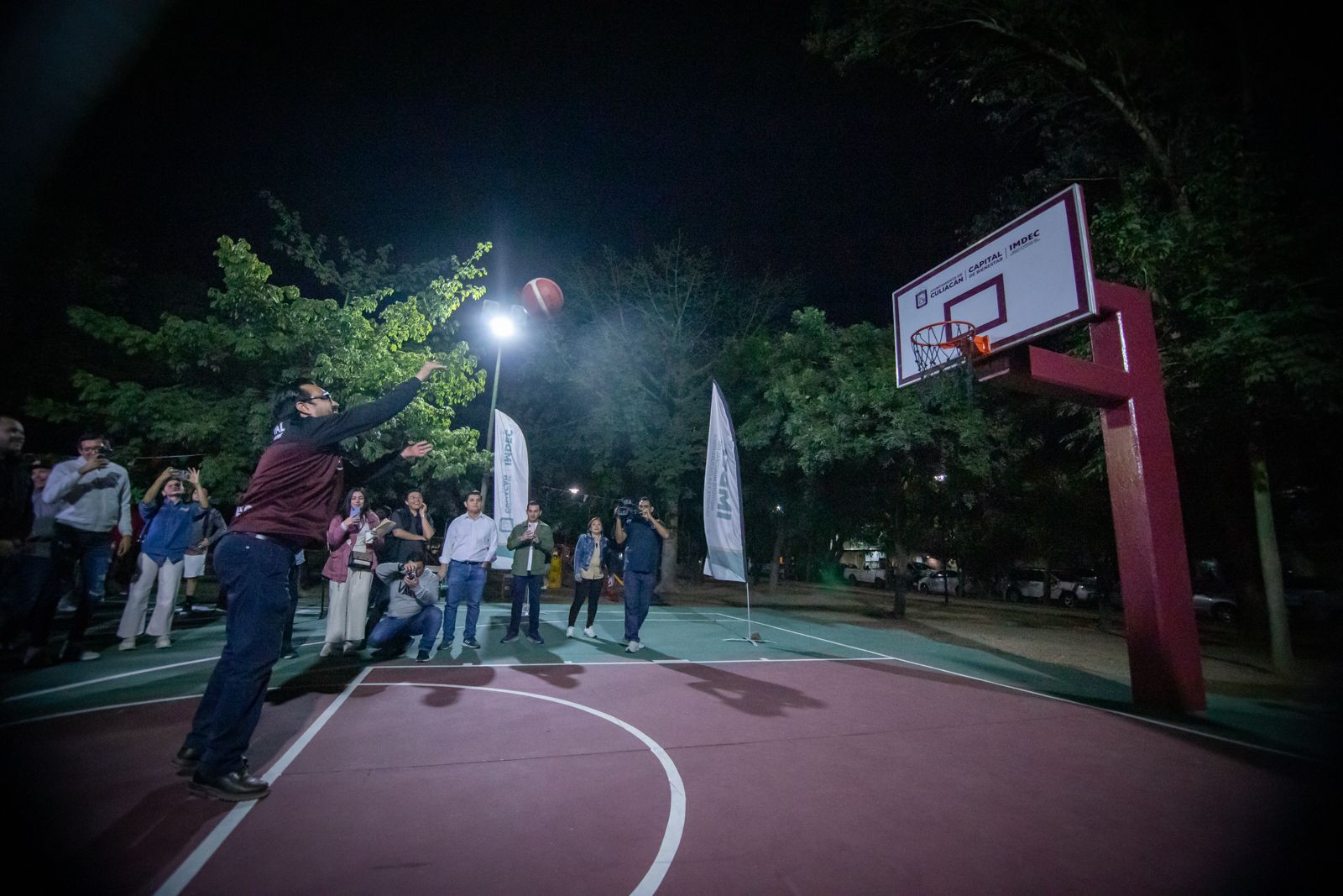 Ayuntamiento de Culiacán entrega cancha deportiva totalmente rehabilitada en La Campiña