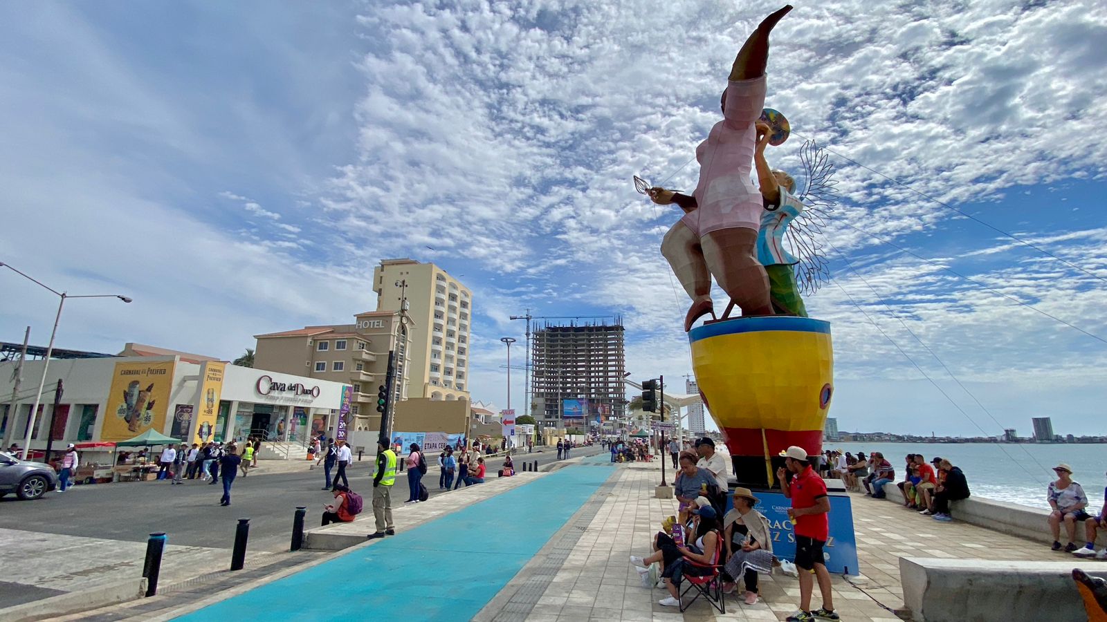Calienta motores el segundo desfile del Carnaval Internacional de Mazatlán 2024
