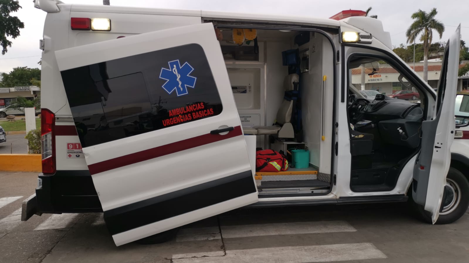 Camión embiste ambulancia de SUMMA en Ahome cuando atendían emergencia