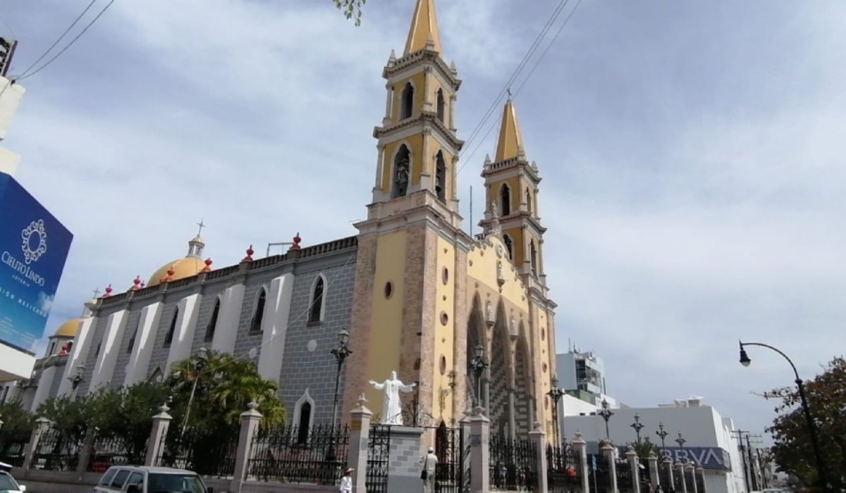Desde temprano la gente puede acudir a ponerse ceniza a la Catedral en Mazatlán