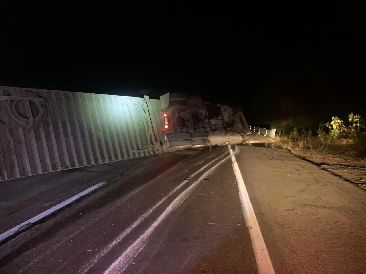 Cierran por volcadura tramo en la autopista Mazatlán-Culiacán a la altura de Elota