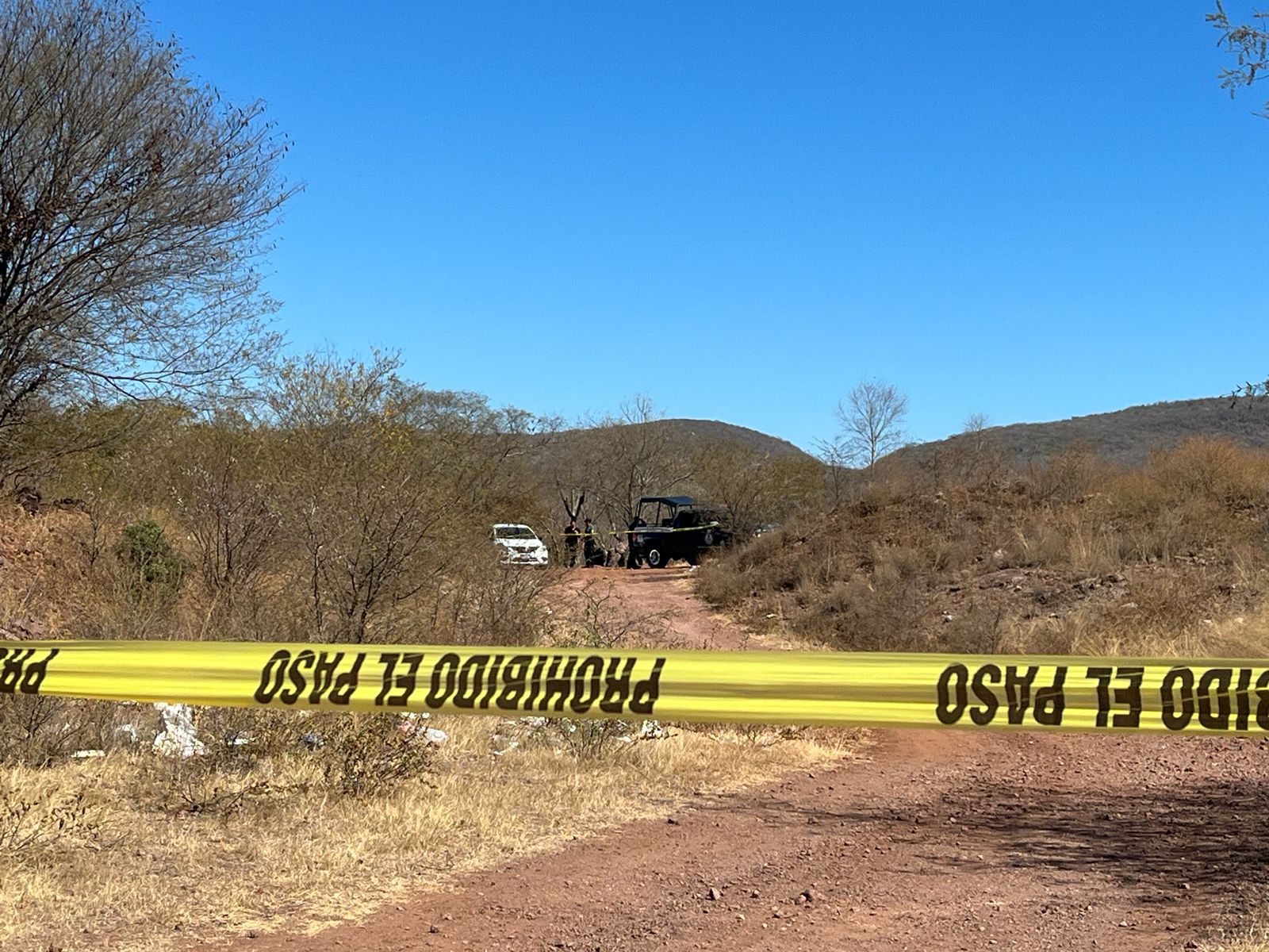 Con el ‘tiro de gracia’ localizan ejecutado a hombre en camino de terracería a Vistas del Lago, Culiacán