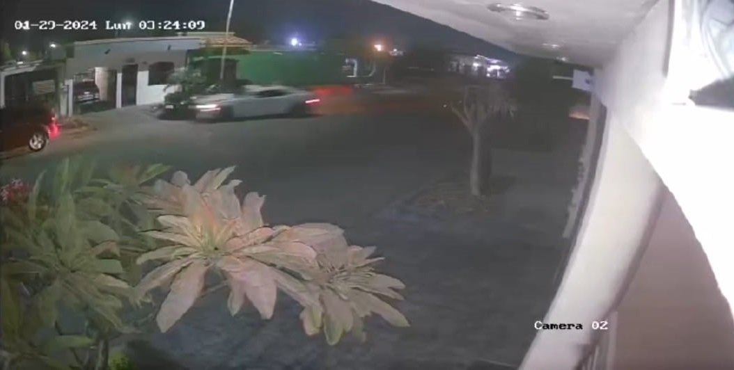(VIDEO) Conductor en supuesto estado de ebriedad choca contra dos vehículos en Los Mochis