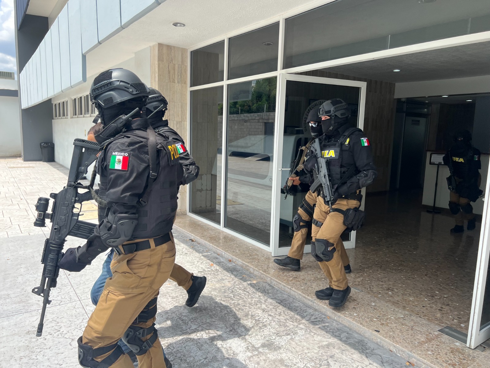 ¡Traían camioneta con logo de la CFE! Detienen a secuestradores en Sinaloa, que pedian 6.8 mdp de rescate; mataron a víctima