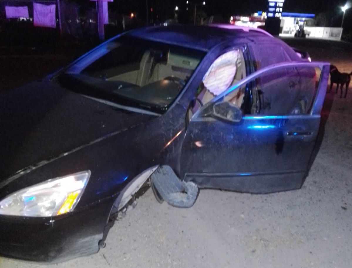 Eligio chocó su automóvil contra la guarnición de un puente en Guasave y terminó lesionado
