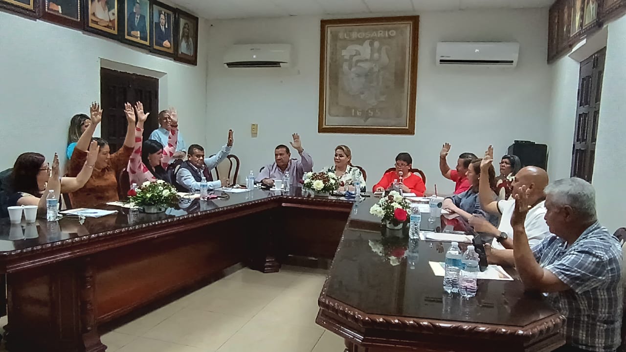 En Rosario, Claudia Valdez también pide licencia