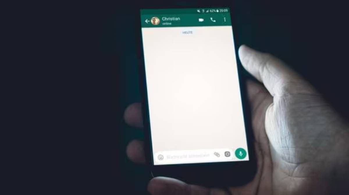 Envía mensajes “modo fantasma” por WhatsApp, te decimos cómo