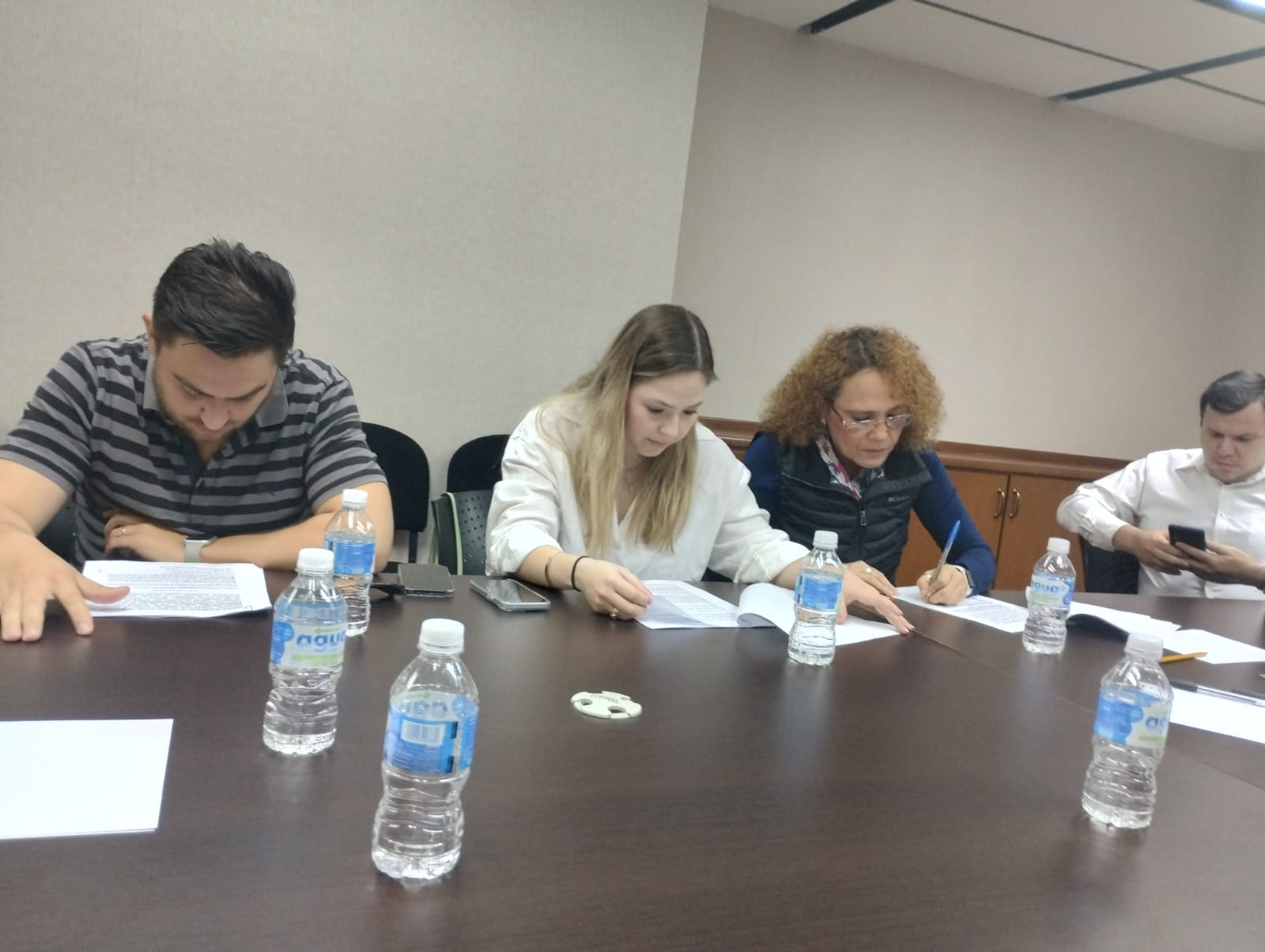 ¡Lo lograron! Firman contrato de compra-venta para terreno de los ‘Sin Casa’ de Guasave