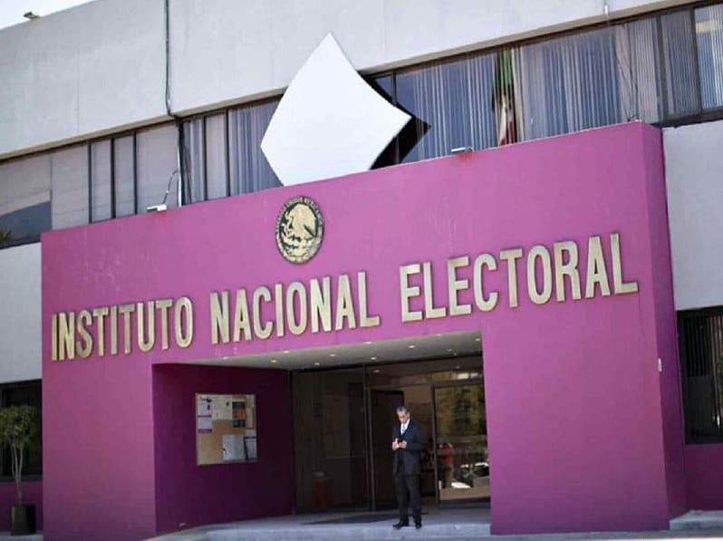‘Se debe investigar’: AMLO demanda acción del INE ante campañas de ‘bots’