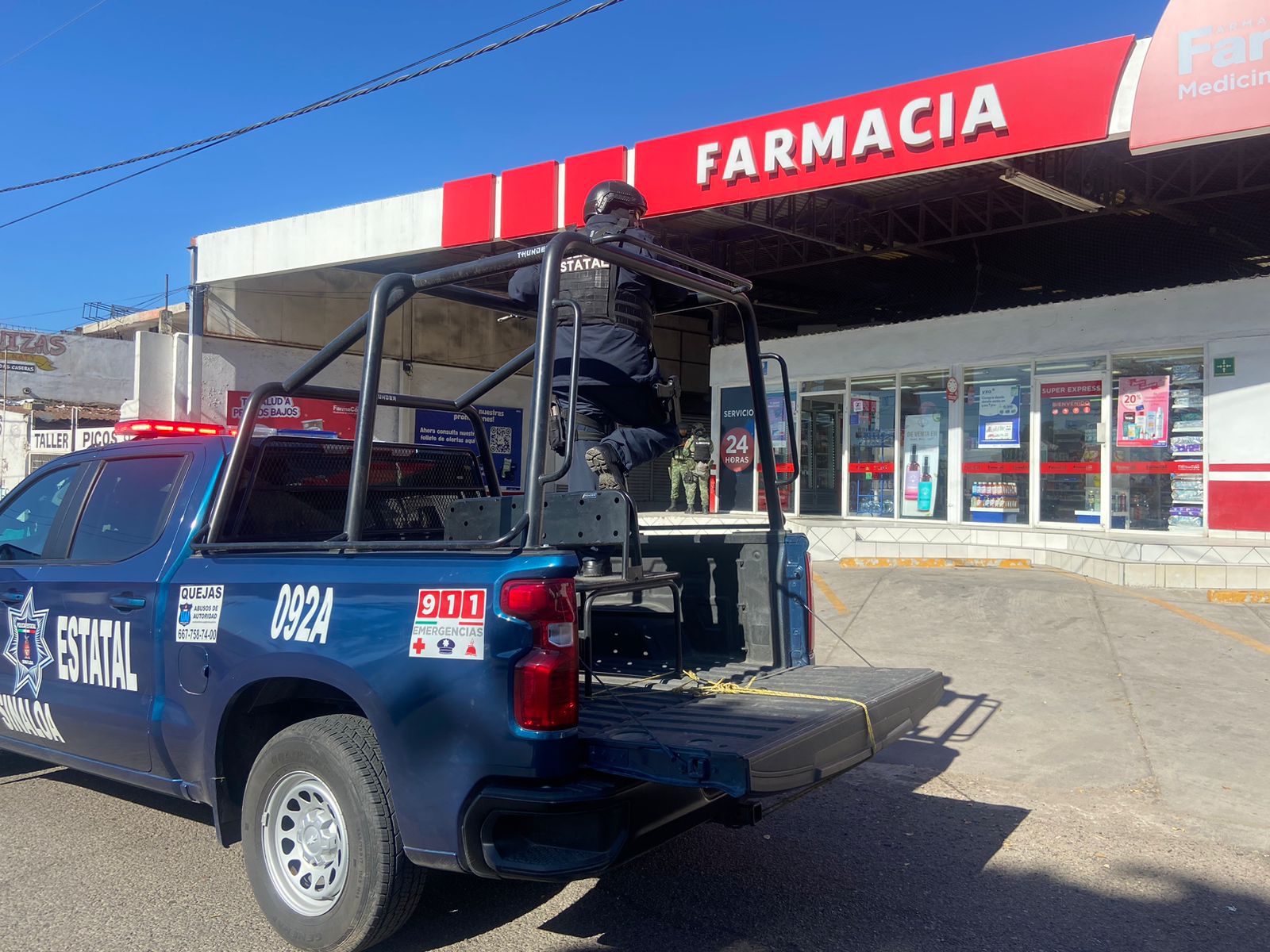 ¡Pedía auxilio! Joven llega baleado a famarcia de la colonia Benito Juárez en Culiacán