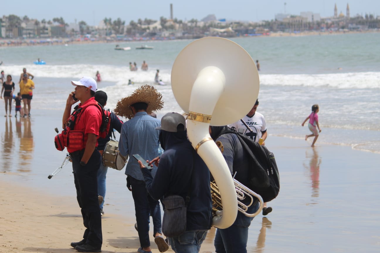 No permitirán a músicos foráneos trabajar en las playas de Mazatlán durante Semana Santa