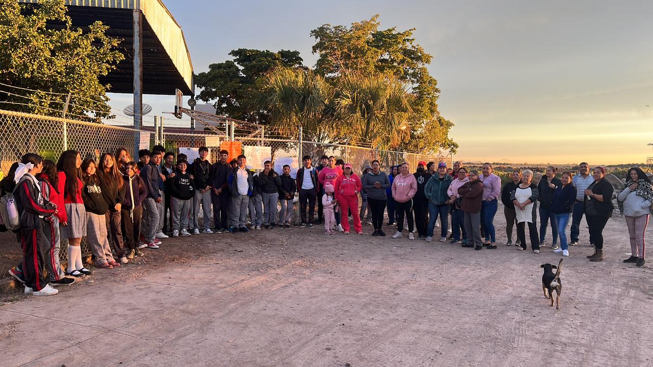 Padres de familia toman la Telesecundaria 104 en Paredones, Ahome por falta de maestros