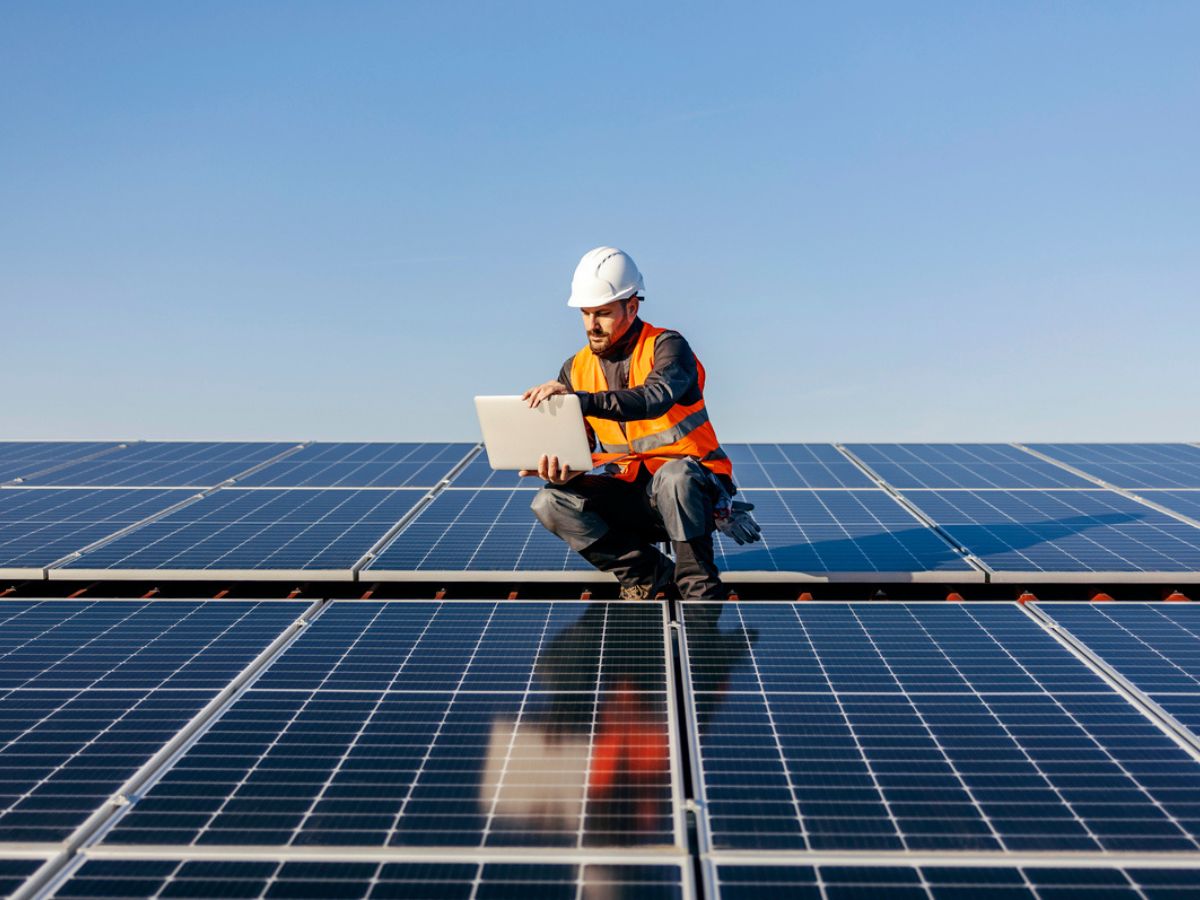¿Paneles solares, solución para no pagar tanto a CFE? Te decimos si podrás olvidarte del recibo de la luz