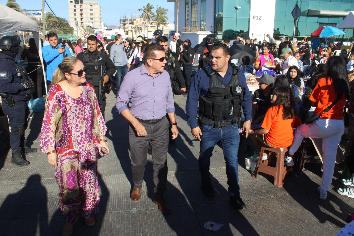 Reúne desfile a 600 mil personas en Mazatlán; hoy hay baile con la Original Banda El Limón en Olas Altas