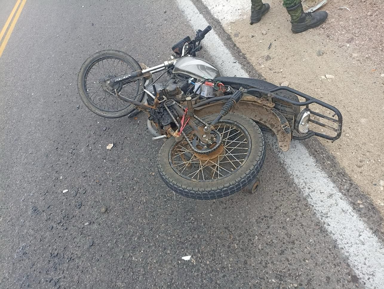 Se registra choque entre vehículo y motocicleta en el Ejido Caleritas en Mazatlán