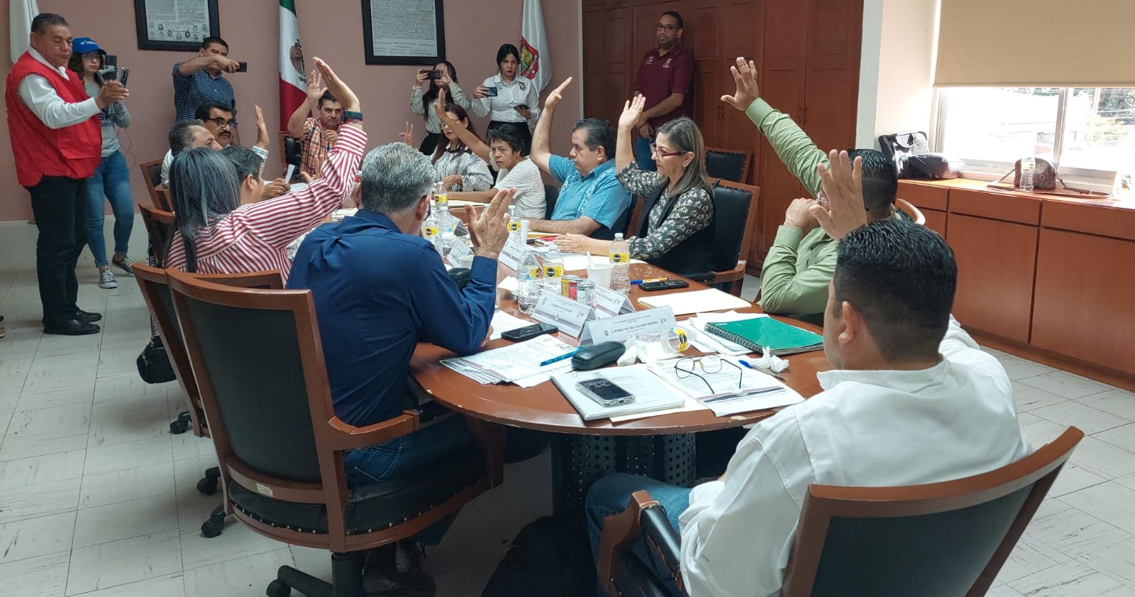 Dejan su cargo cuatro regidores, la presidenta del Sistema DIF, el tesorero y oficial mayor en Salvador Alvarado