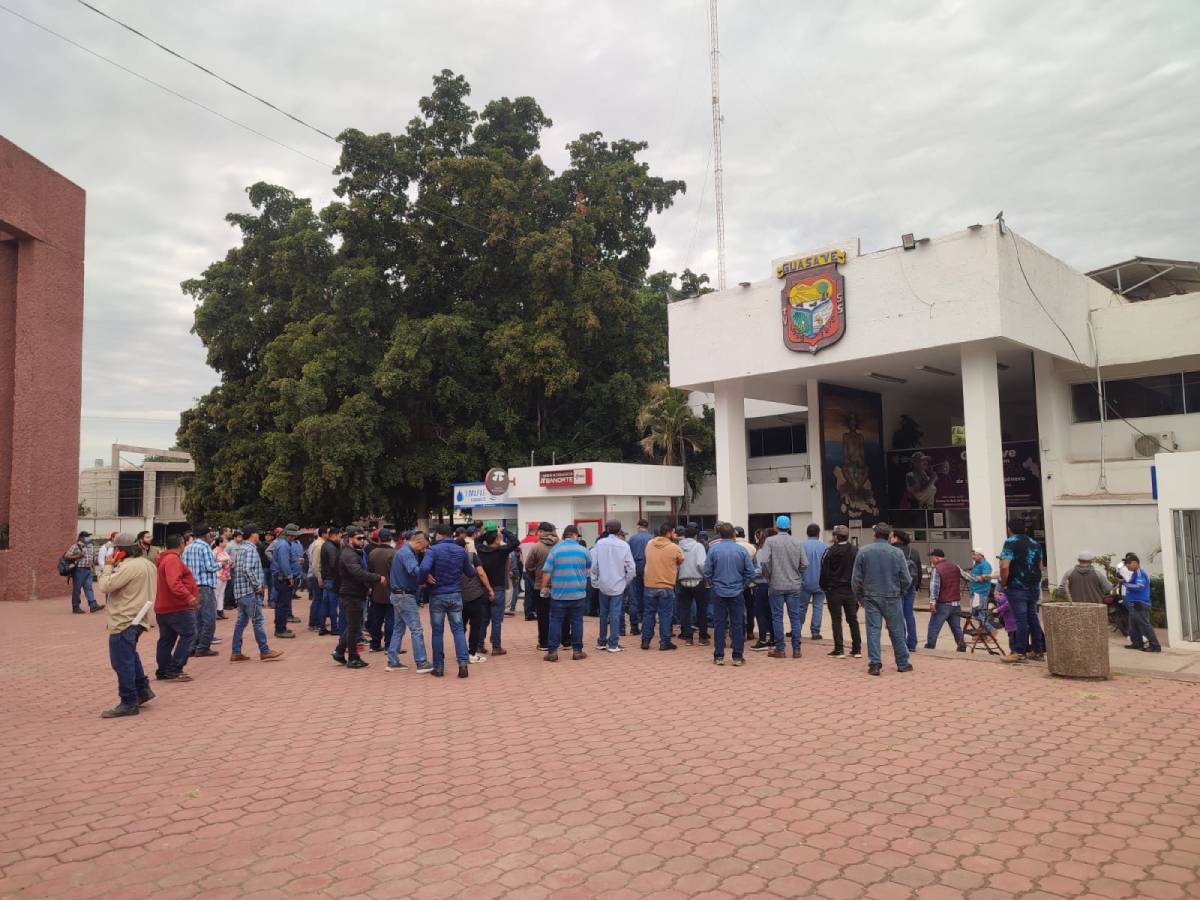 ¡Amanecen en paro! Sindicalizados de la Jumapag reclaman pagos pendientes