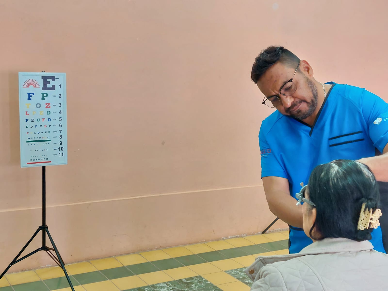 Sistema DIF y Beneficencia Pública mejoran la condición visual de 180 alvaradenses y mocoritenses